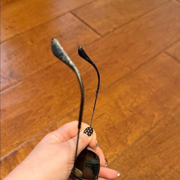 Ray-Ban Black Aviator Sunglasses - Picture 2 of 3